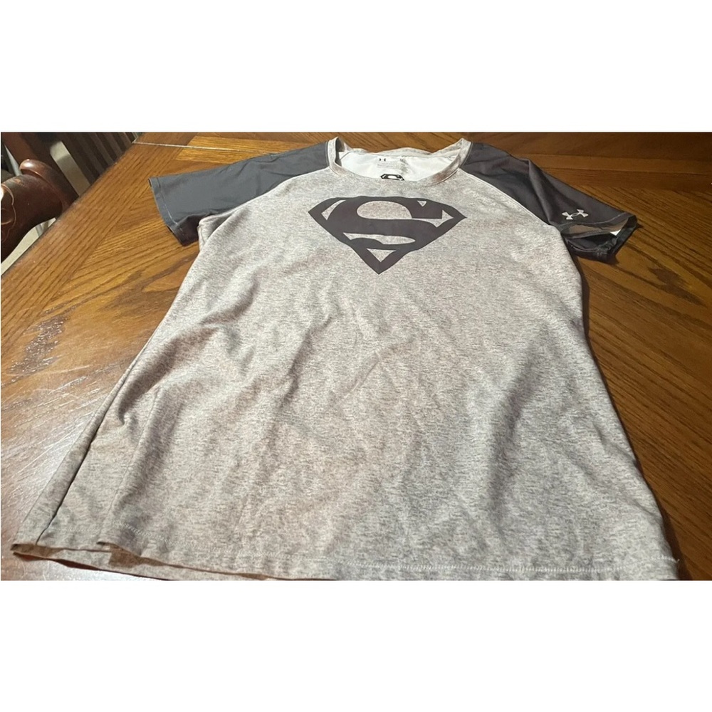 Under Armour womens Black/Grey Fitted Superman Short Sleeve Shirt! Large